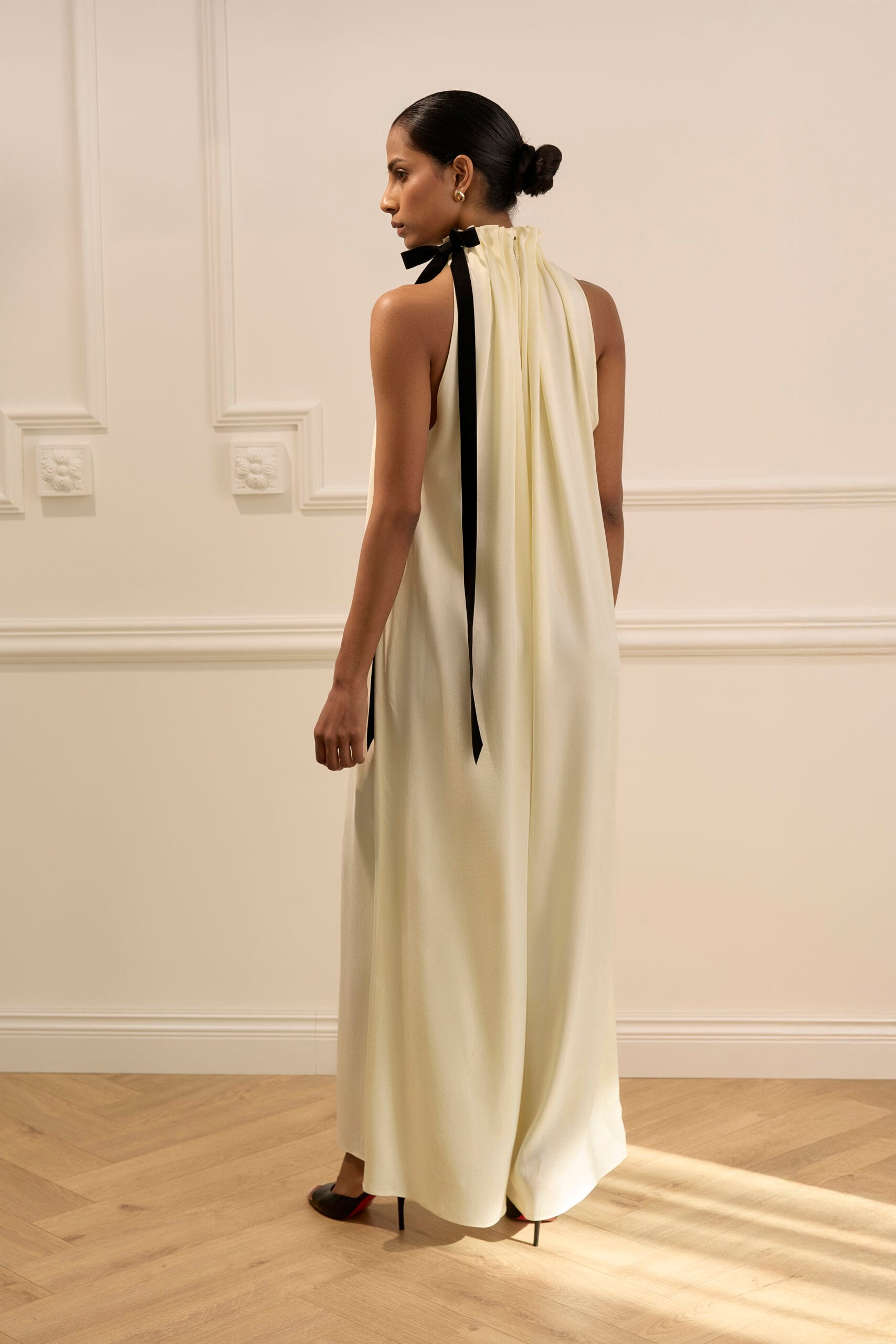 ABU DHABI cream jumpsuit — zdjęcie 2